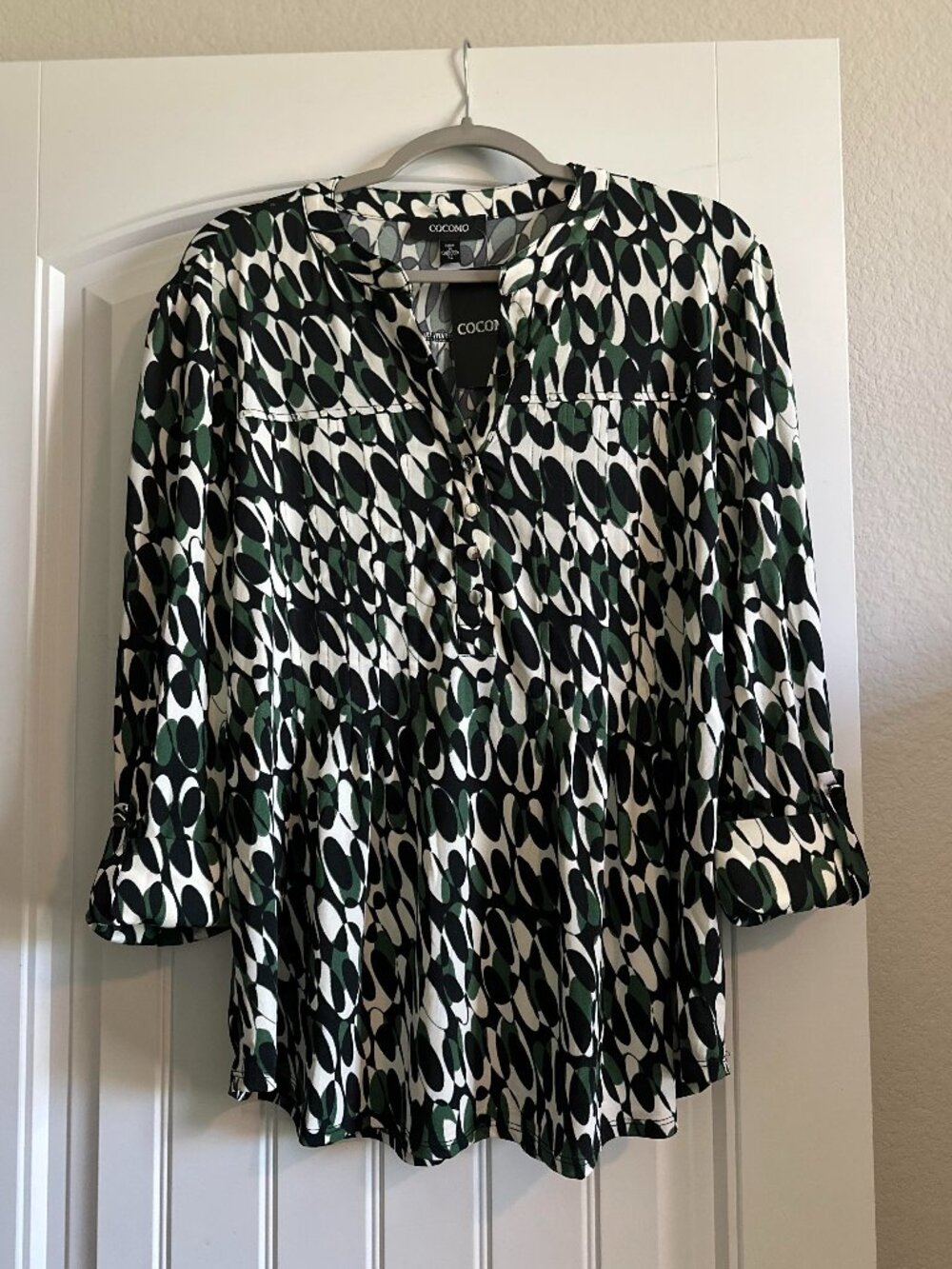 NWT Cocomo Black/Green Studded Abstract Top XL